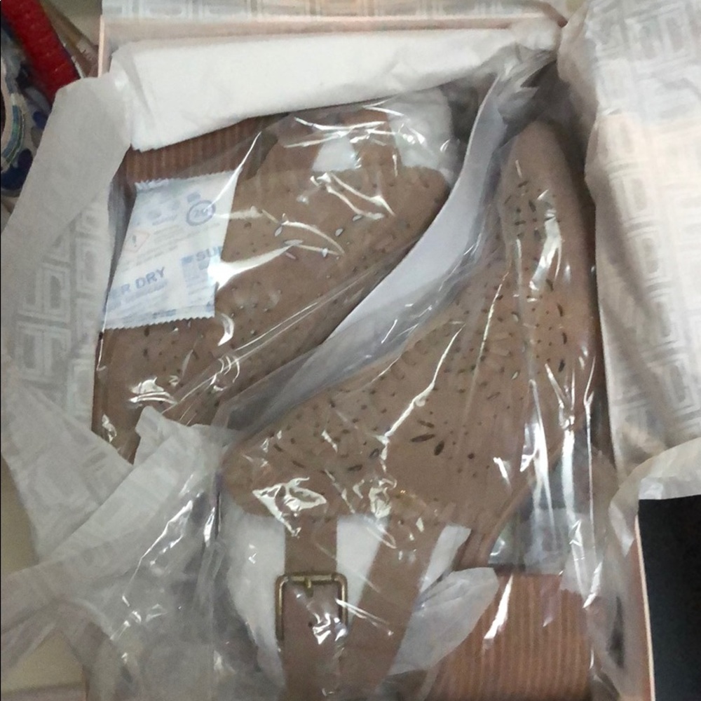 Ivanka Trump Dora Heels